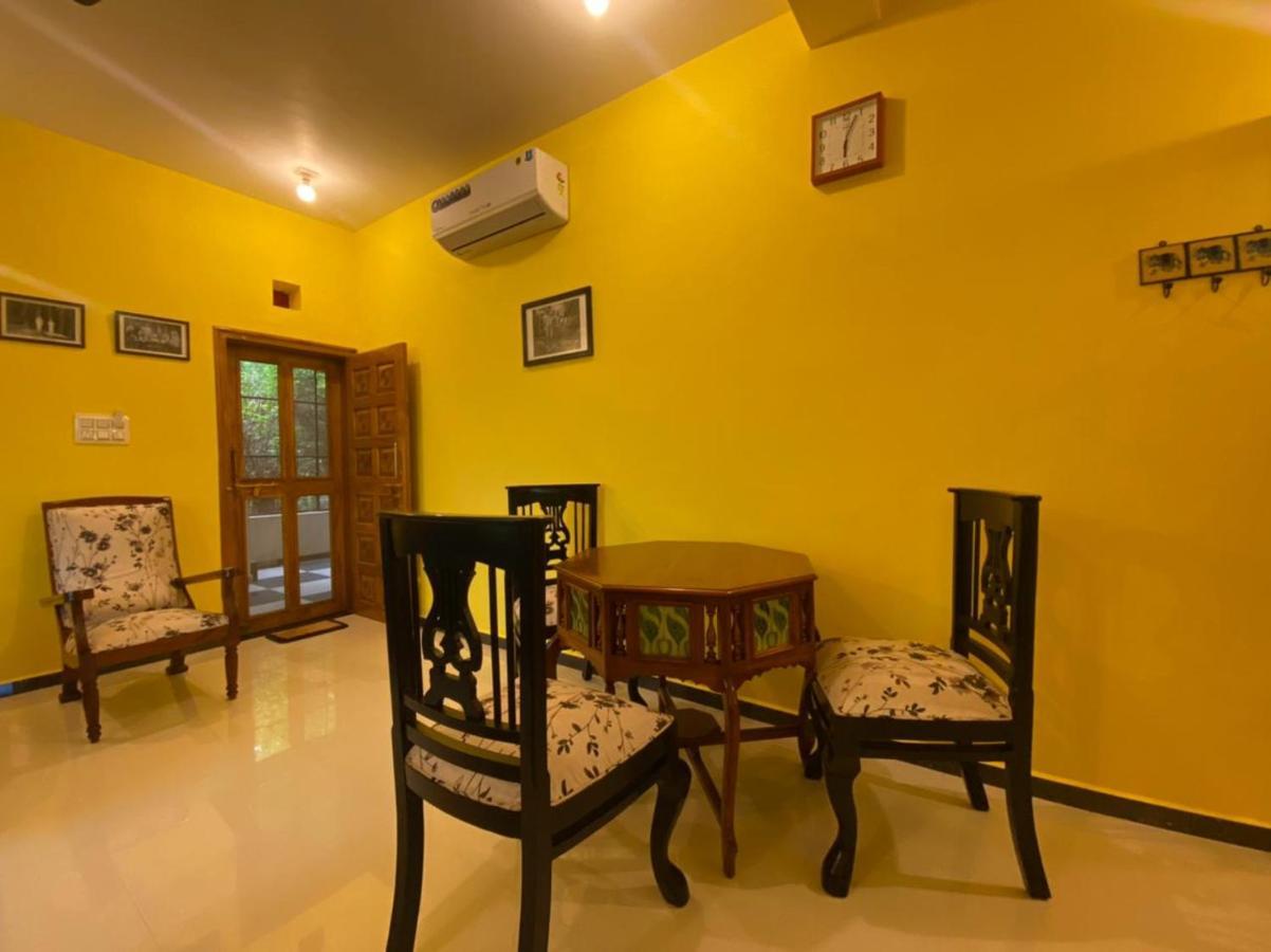 Sharad Baug Homestay ภุช ภายนอก รูปภาพ
