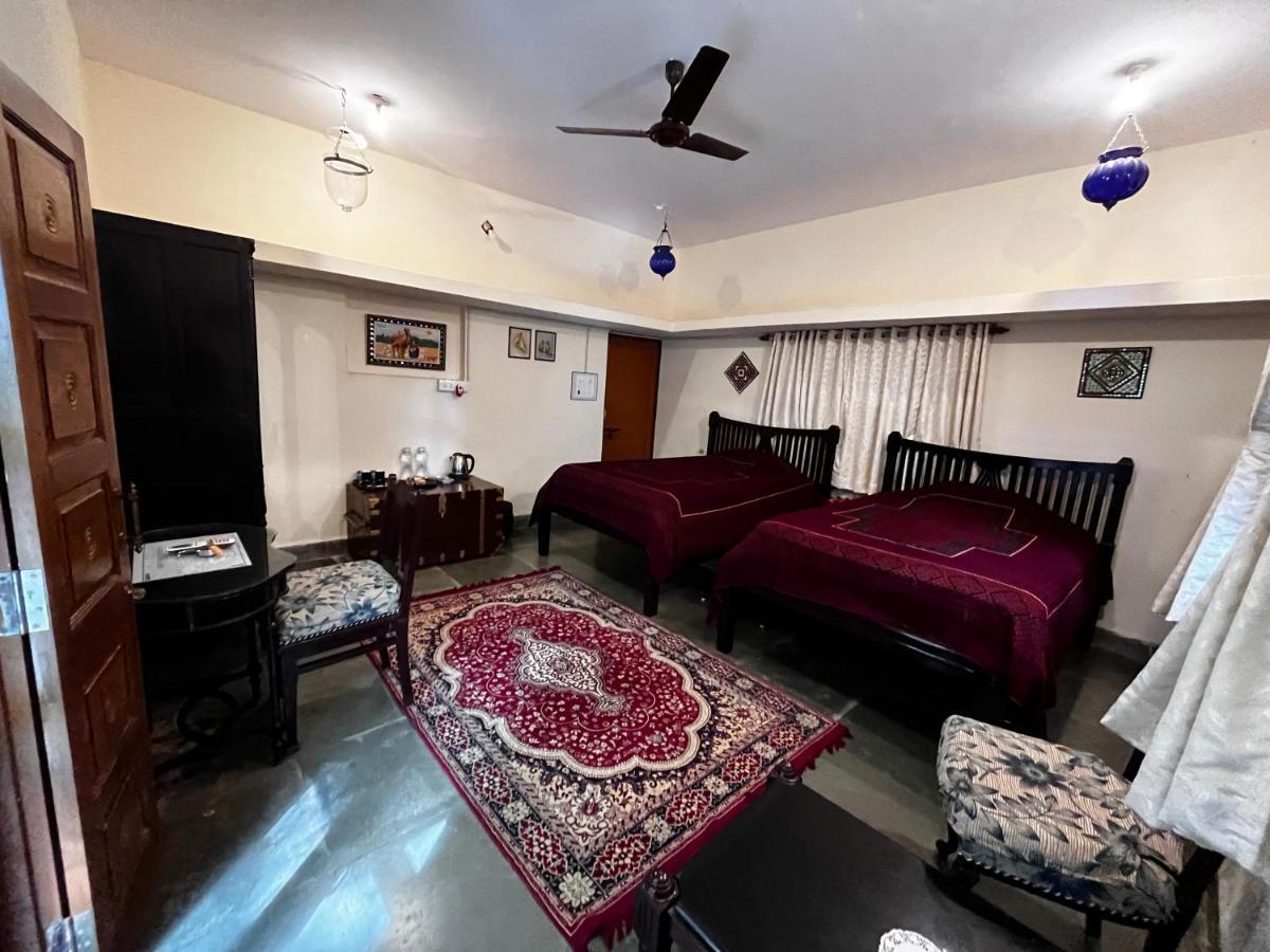 Sharad Baug Homestay ภุช ภายนอก รูปภาพ