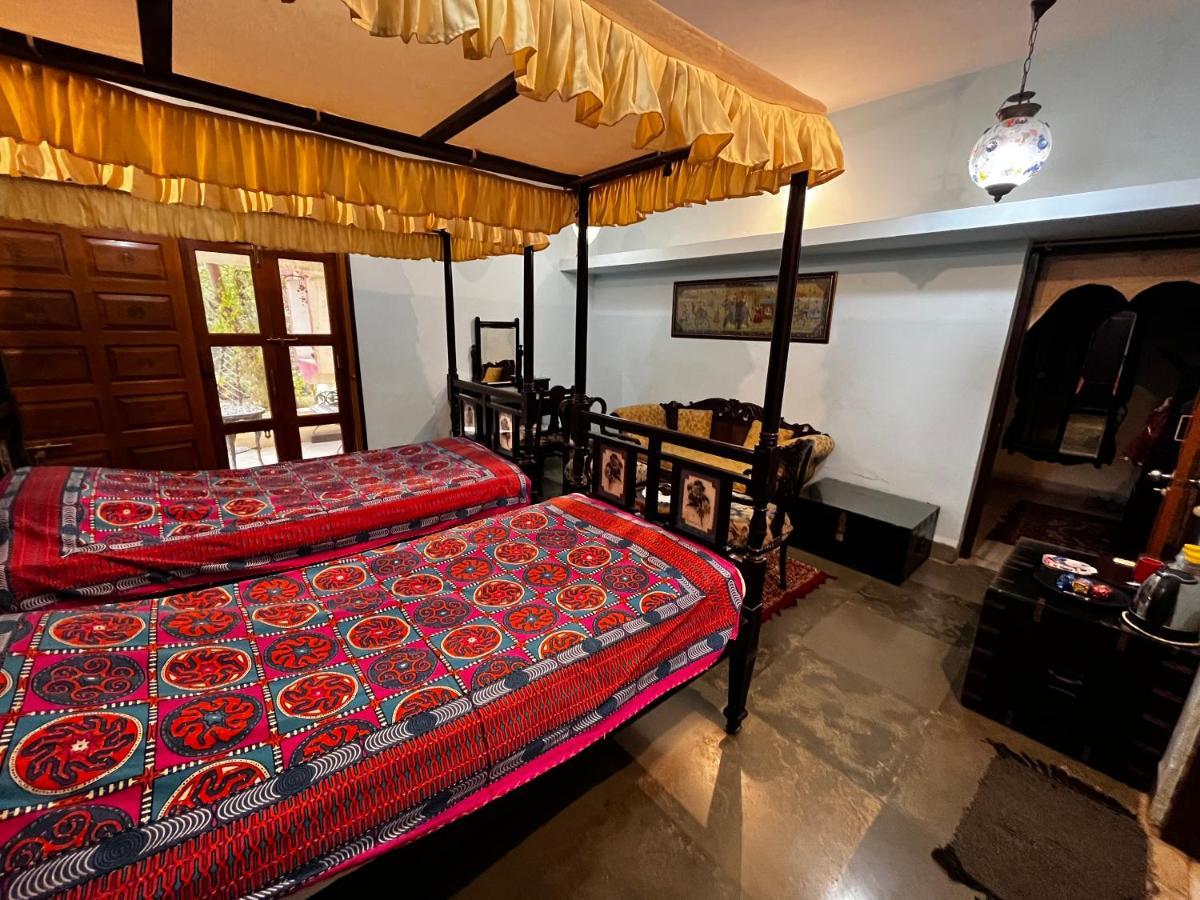 Sharad Baug Homestay ภุช ภายนอก รูปภาพ