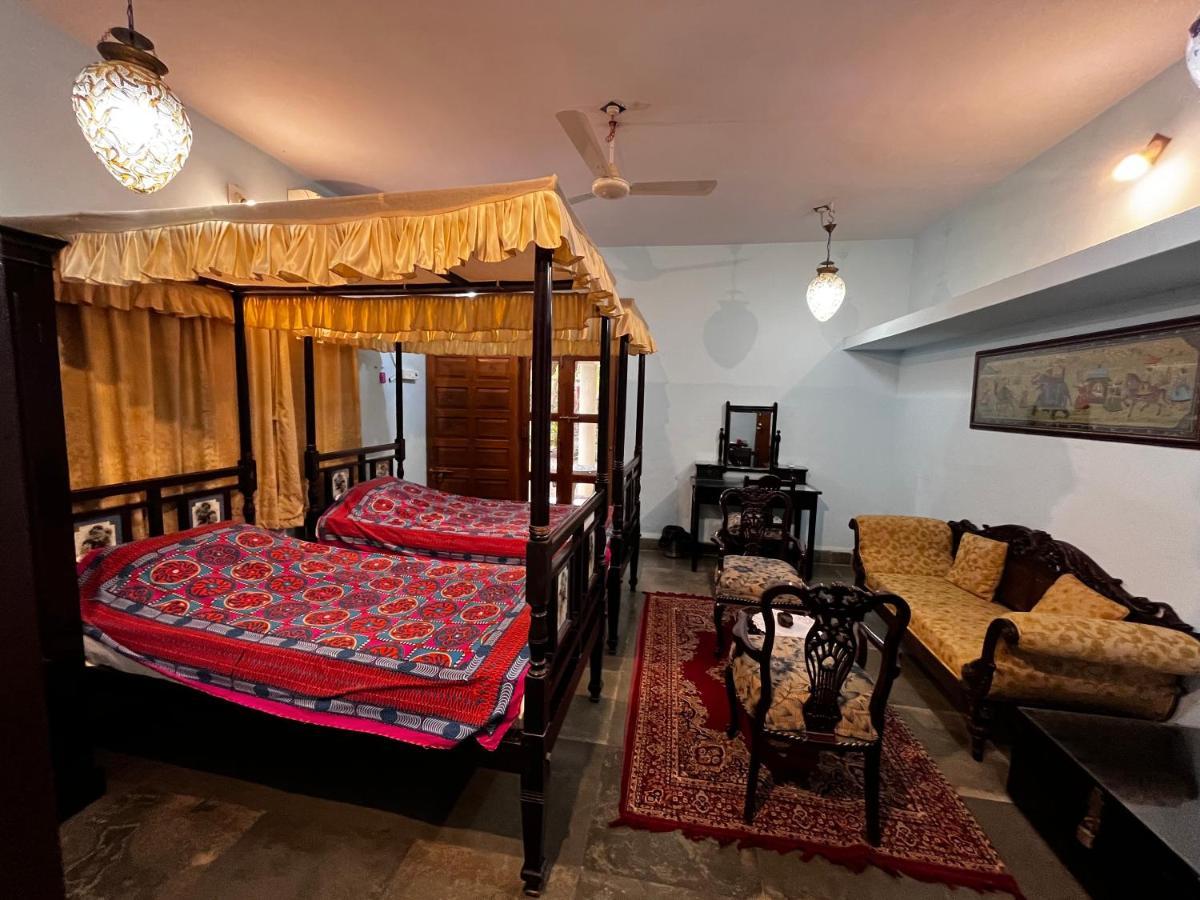 Sharad Baug Homestay ภุช ภายนอก รูปภาพ