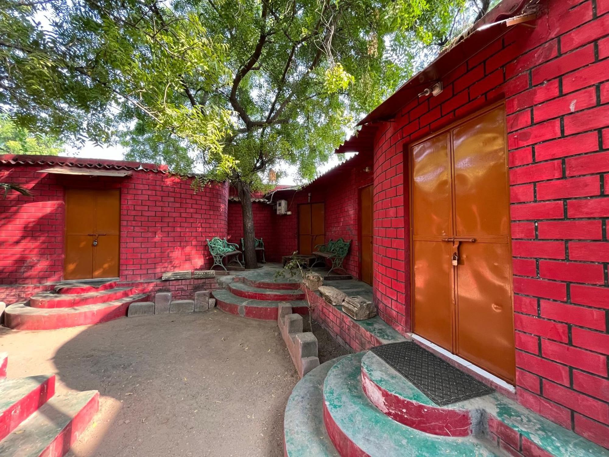 Sharad Baug Homestay ภุช ภายนอก รูปภาพ