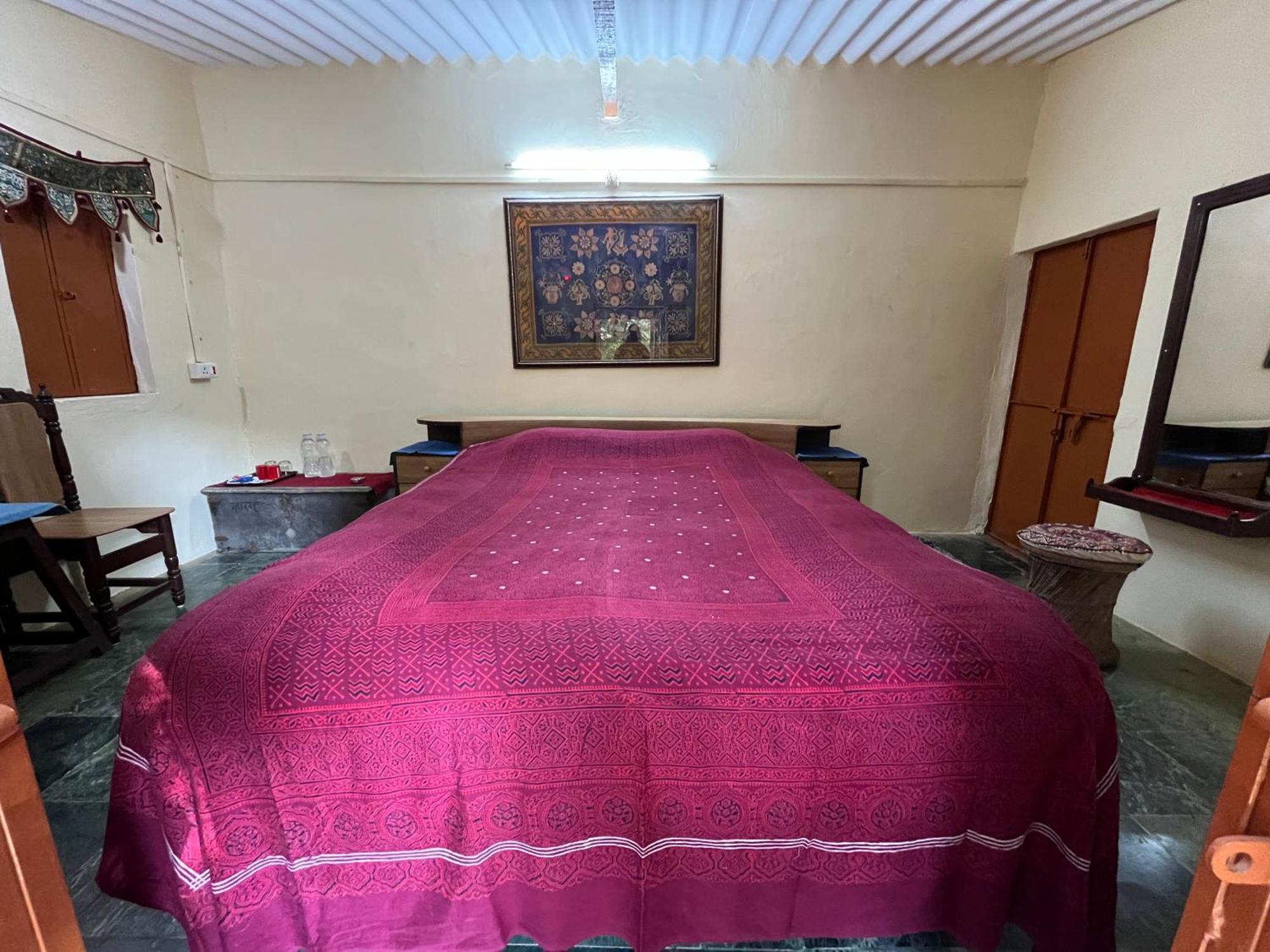 Sharad Baug Homestay ภุช ภายนอก รูปภาพ