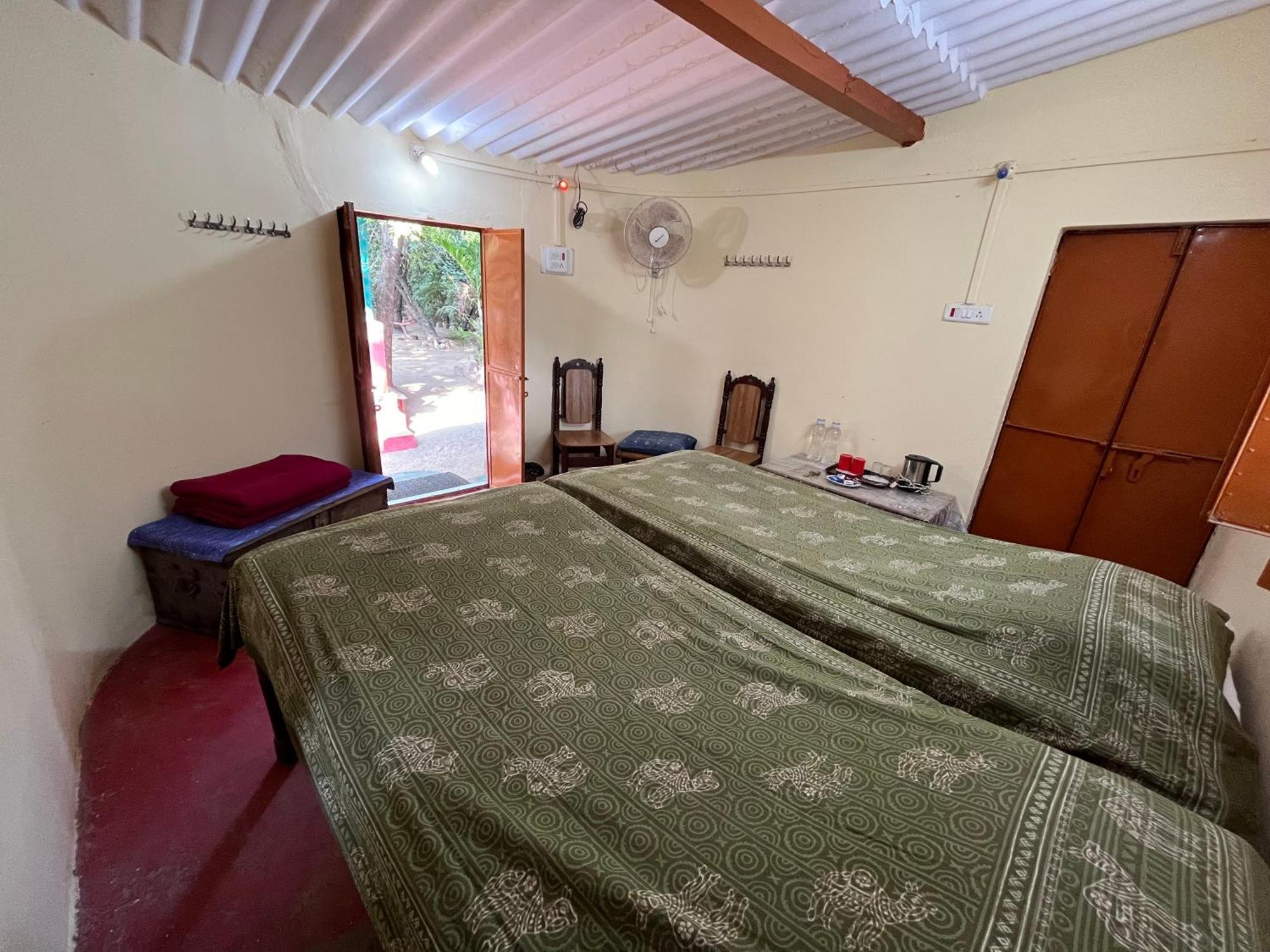Sharad Baug Homestay ภุช ภายนอก รูปภาพ