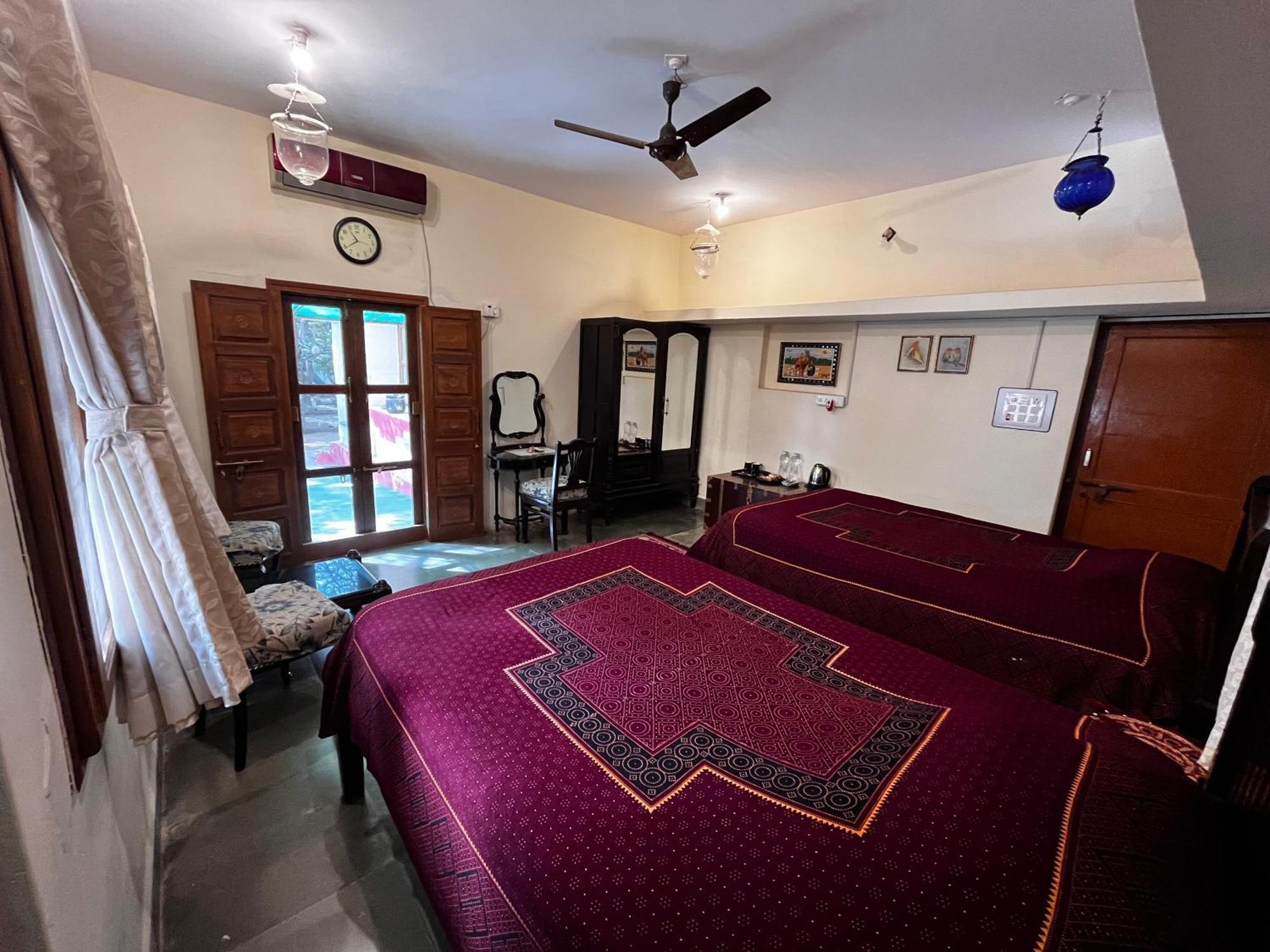Sharad Baug Homestay ภุช ภายนอก รูปภาพ