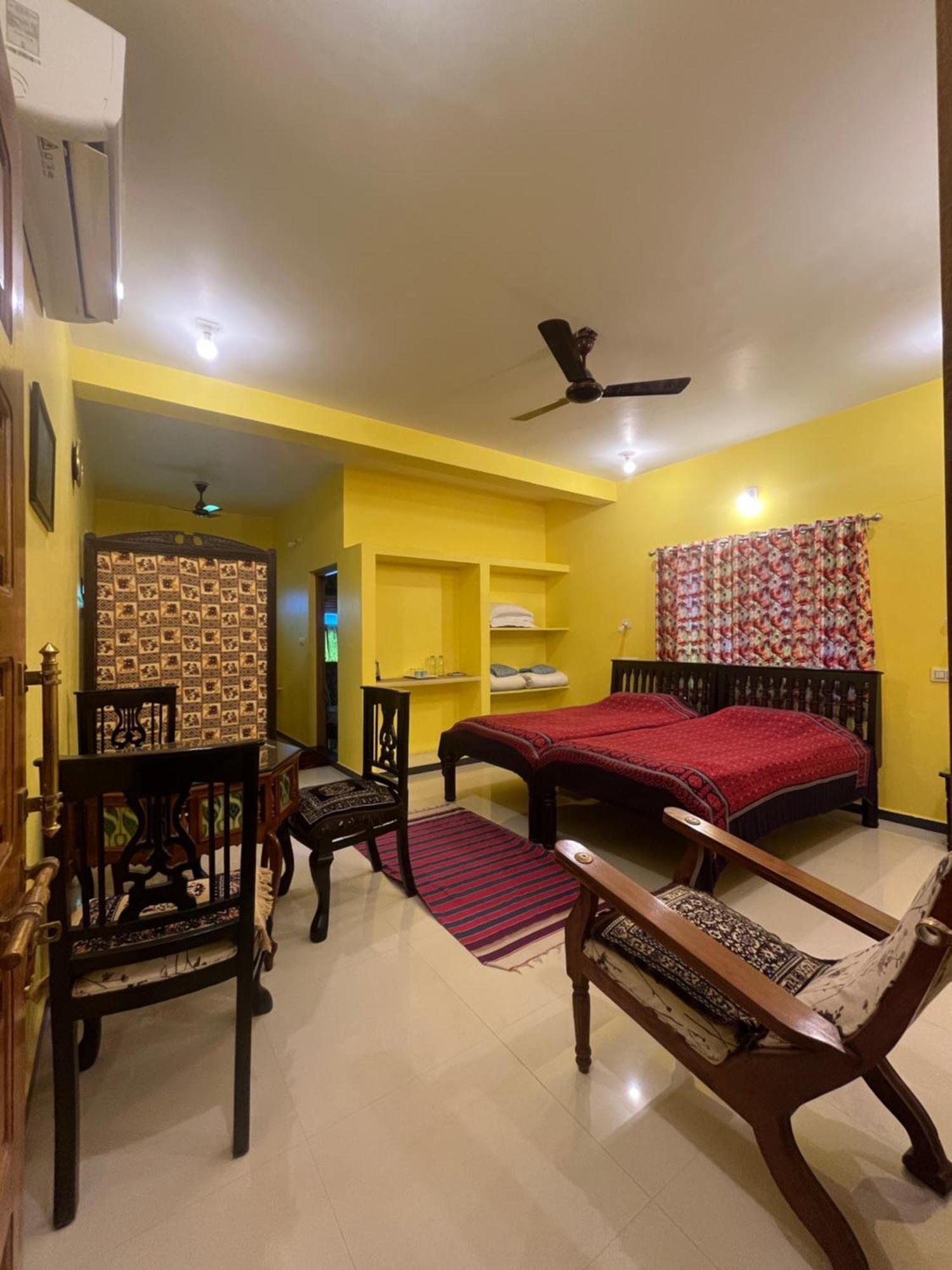 Sharad Baug Homestay ภุช ภายนอก รูปภาพ