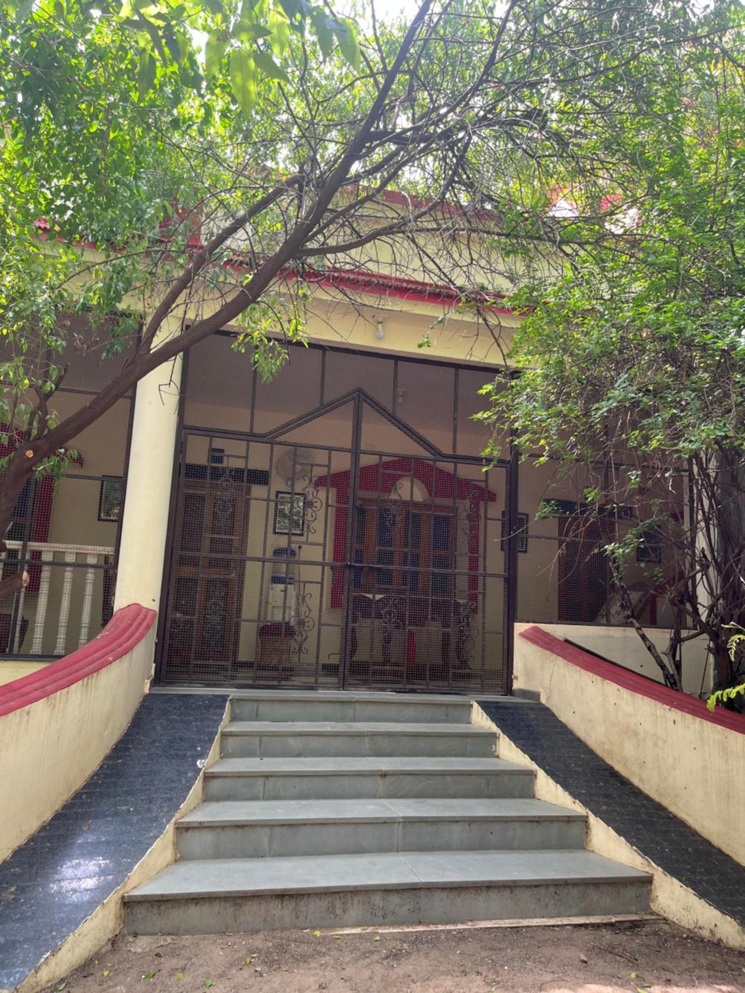 Sharad Baug Homestay ภุช ภายนอก รูปภาพ