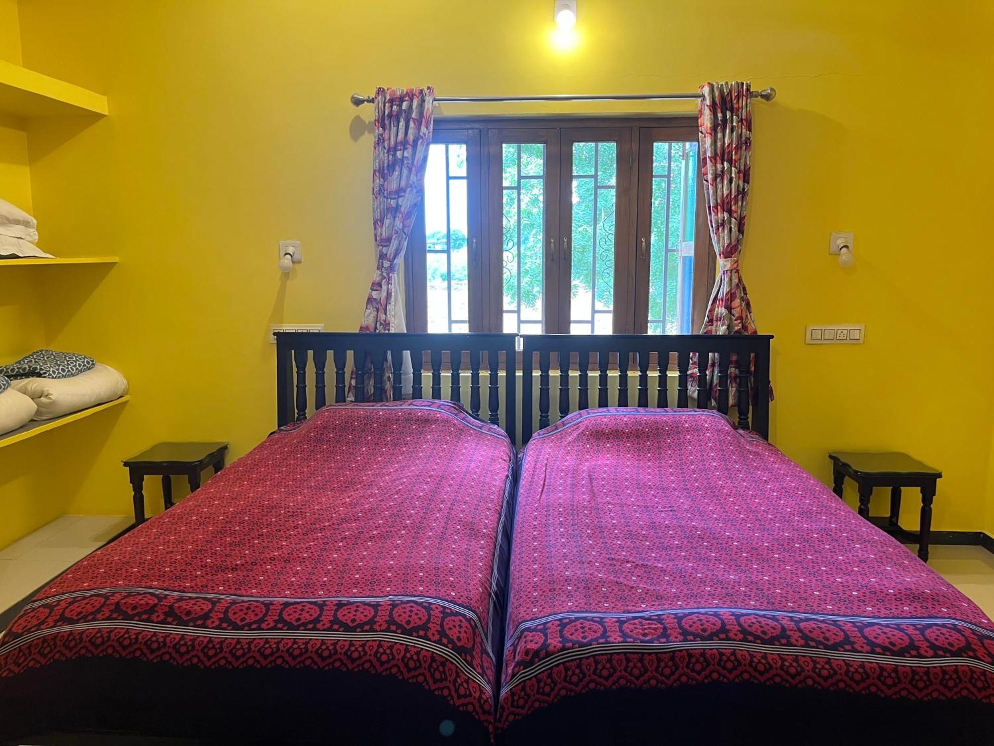 Sharad Baug Homestay ภุช ภายนอก รูปภาพ