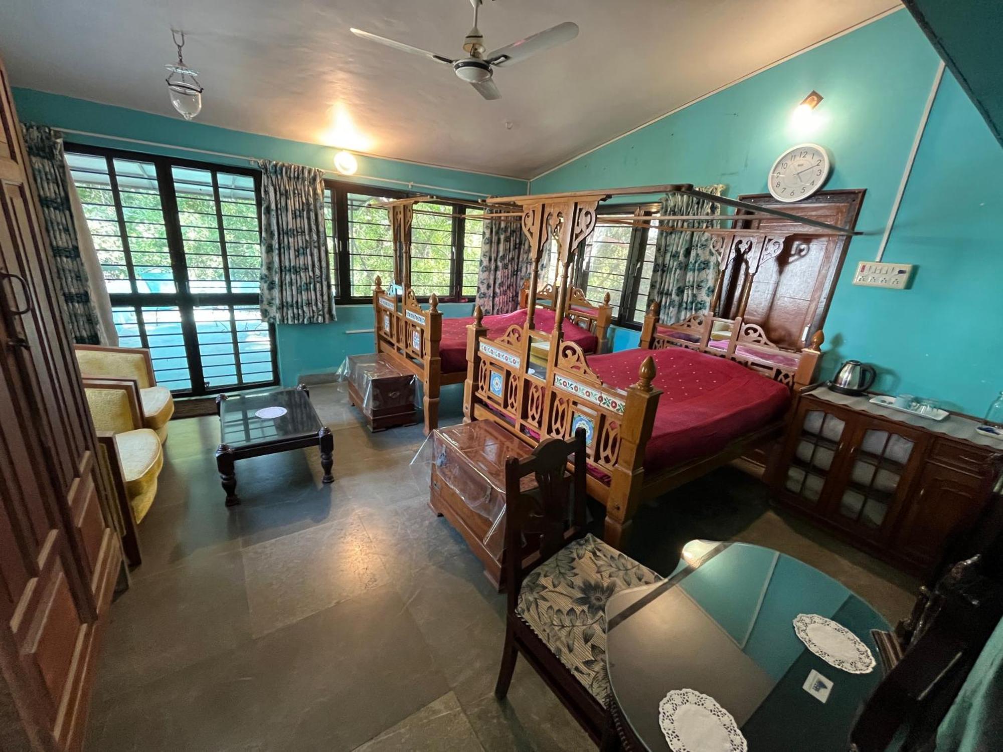 Sharad Baug Homestay ภุช ภายนอก รูปภาพ