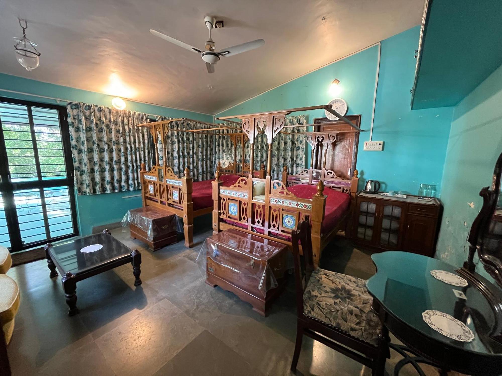 Sharad Baug Homestay ภุช ภายนอก รูปภาพ