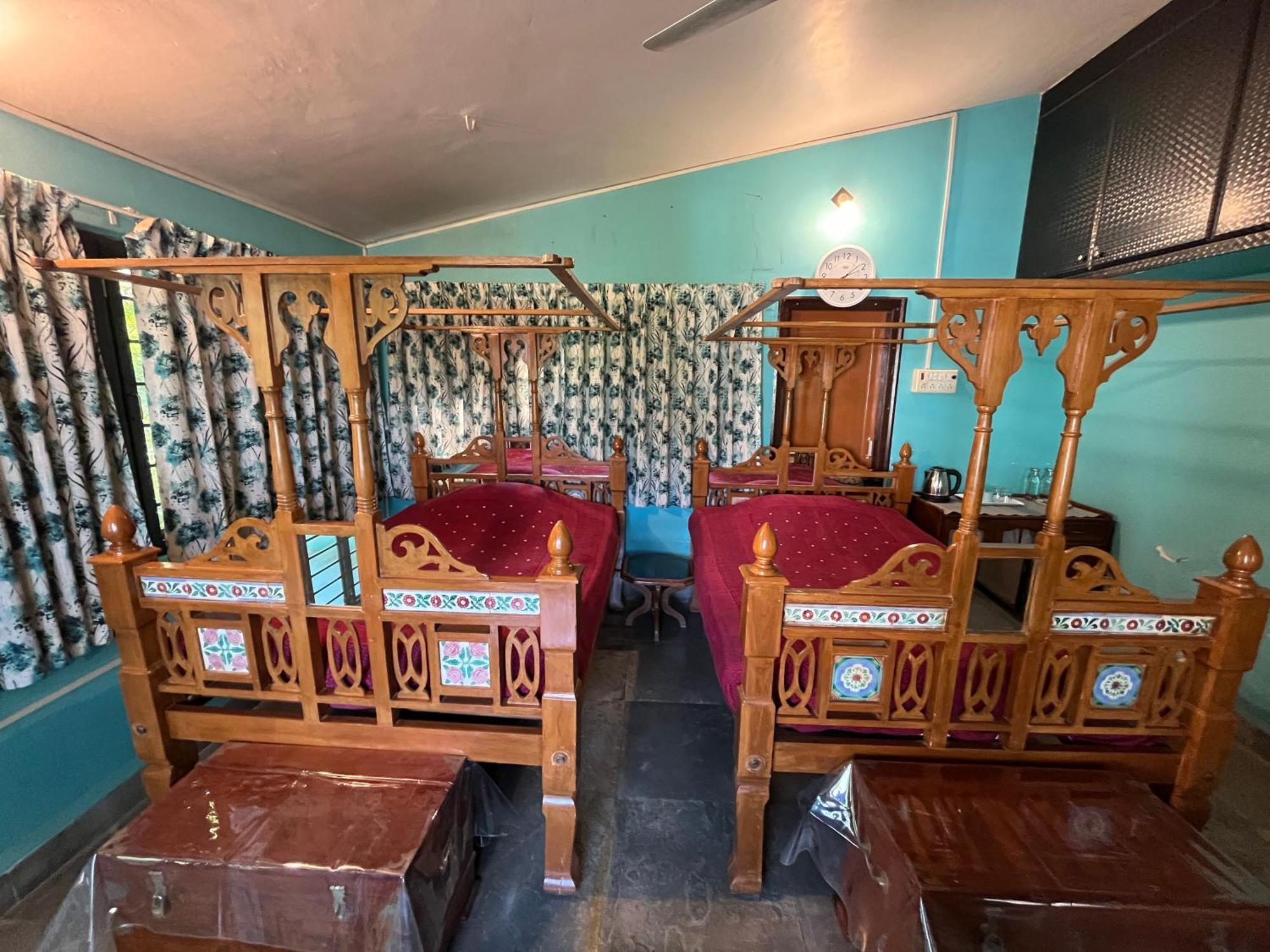 Sharad Baug Homestay ภุช ภายนอก รูปภาพ