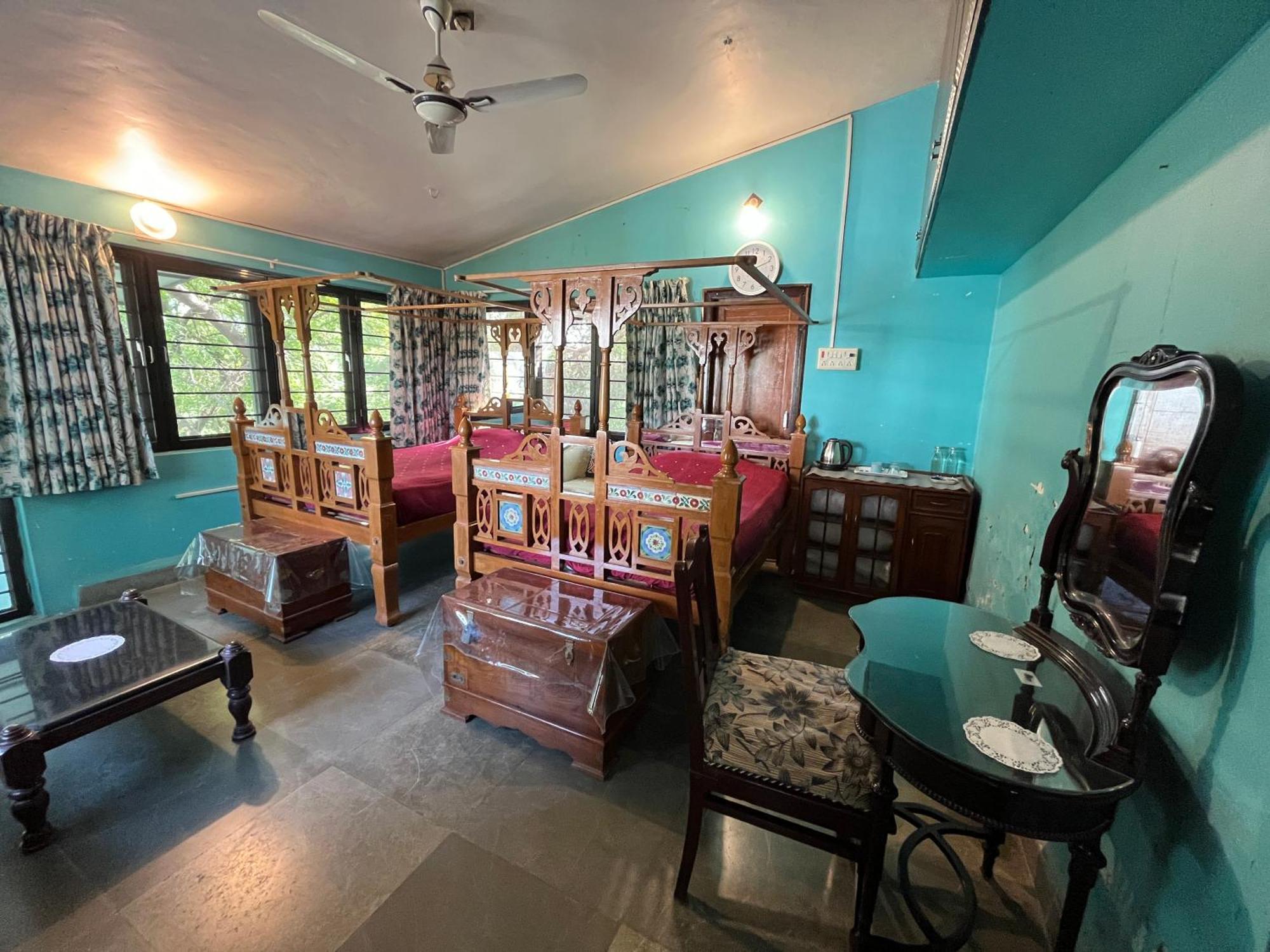 Sharad Baug Homestay ภุช ภายนอก รูปภาพ