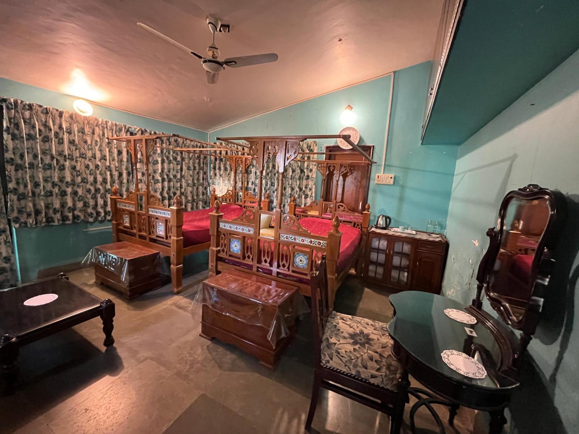 Sharad Baug Homestay ภุช ภายนอก รูปภาพ
