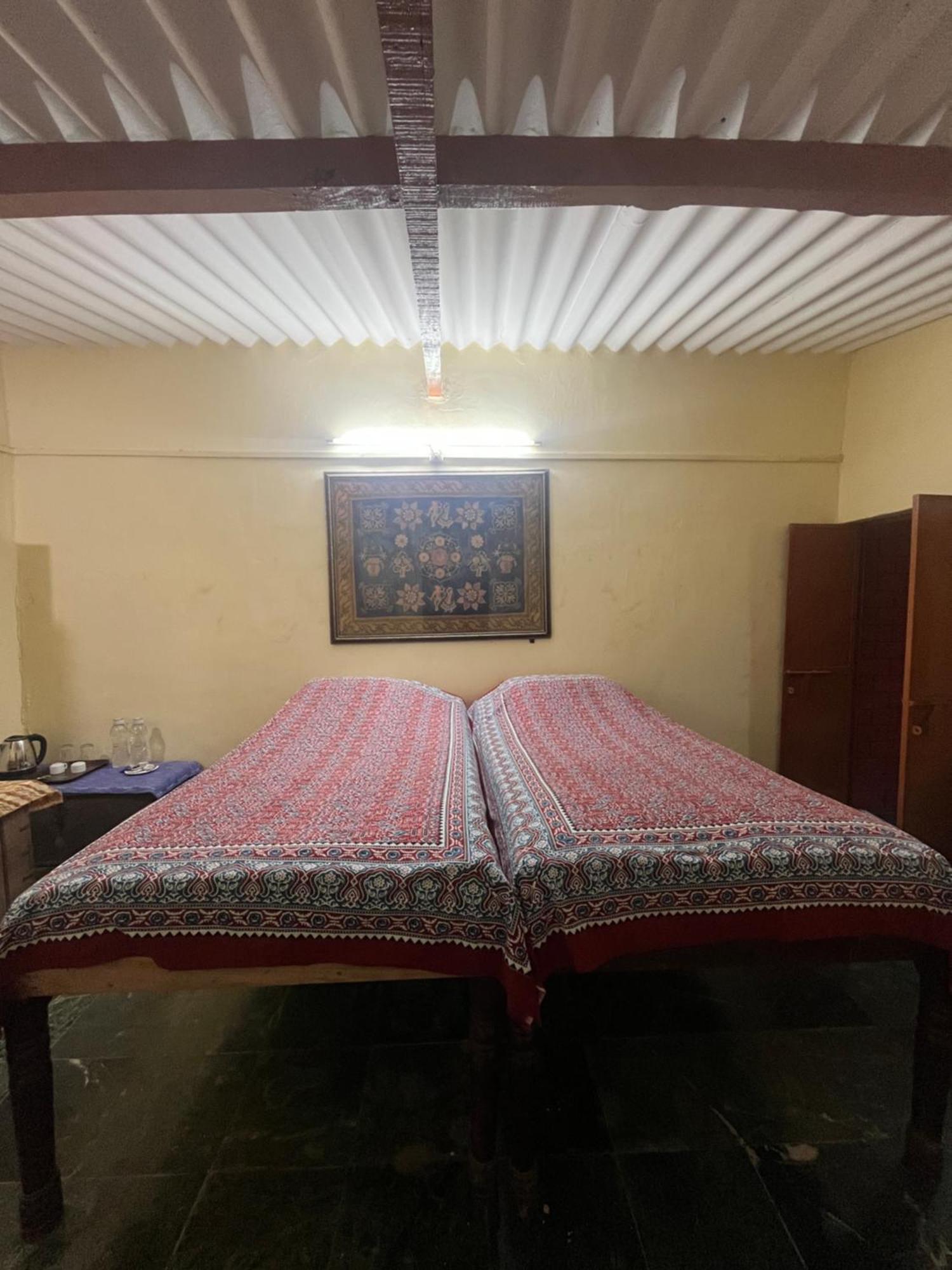 Sharad Baug Homestay ภุช ภายนอก รูปภาพ