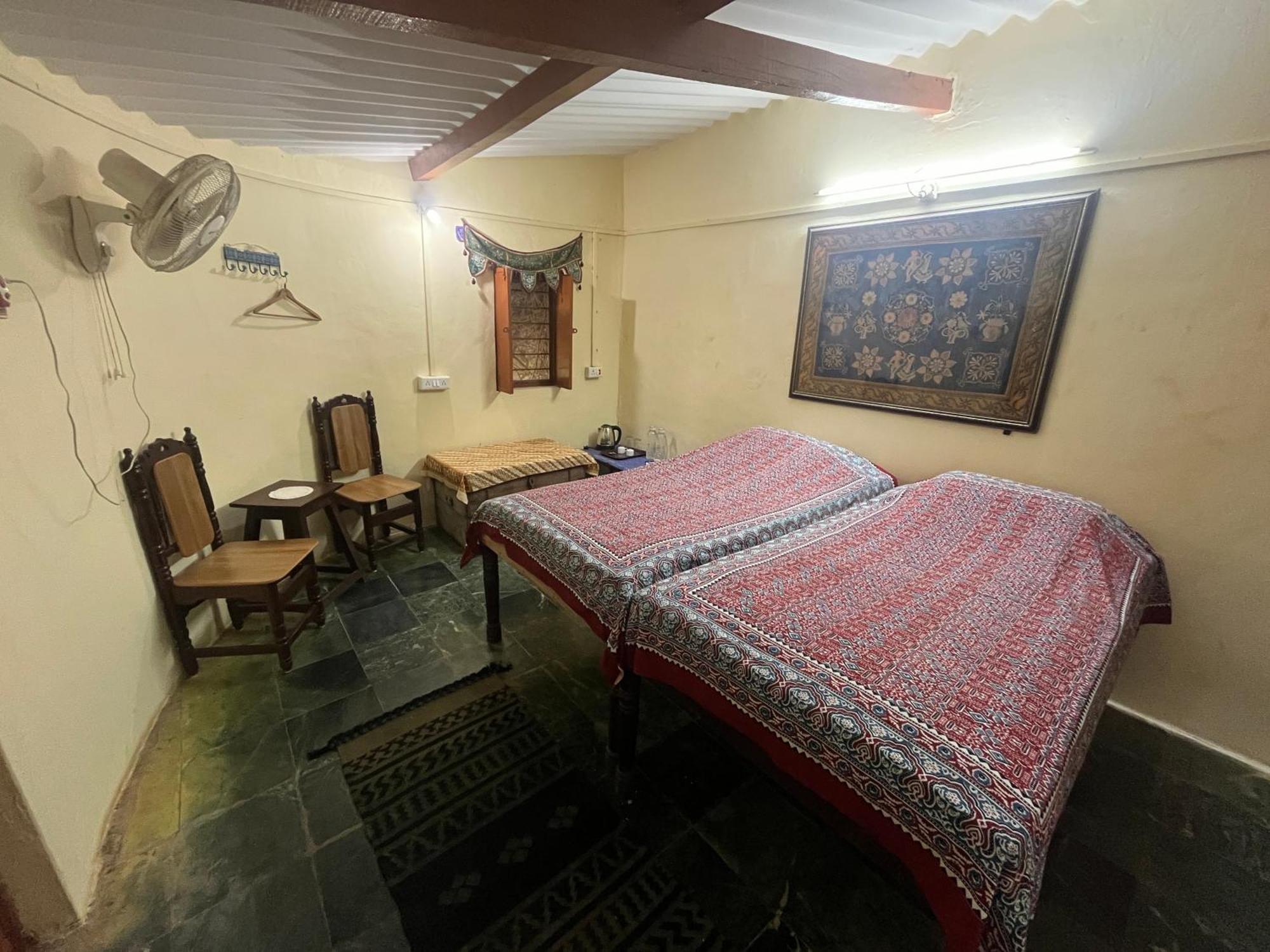 Sharad Baug Homestay ภุช ภายนอก รูปภาพ